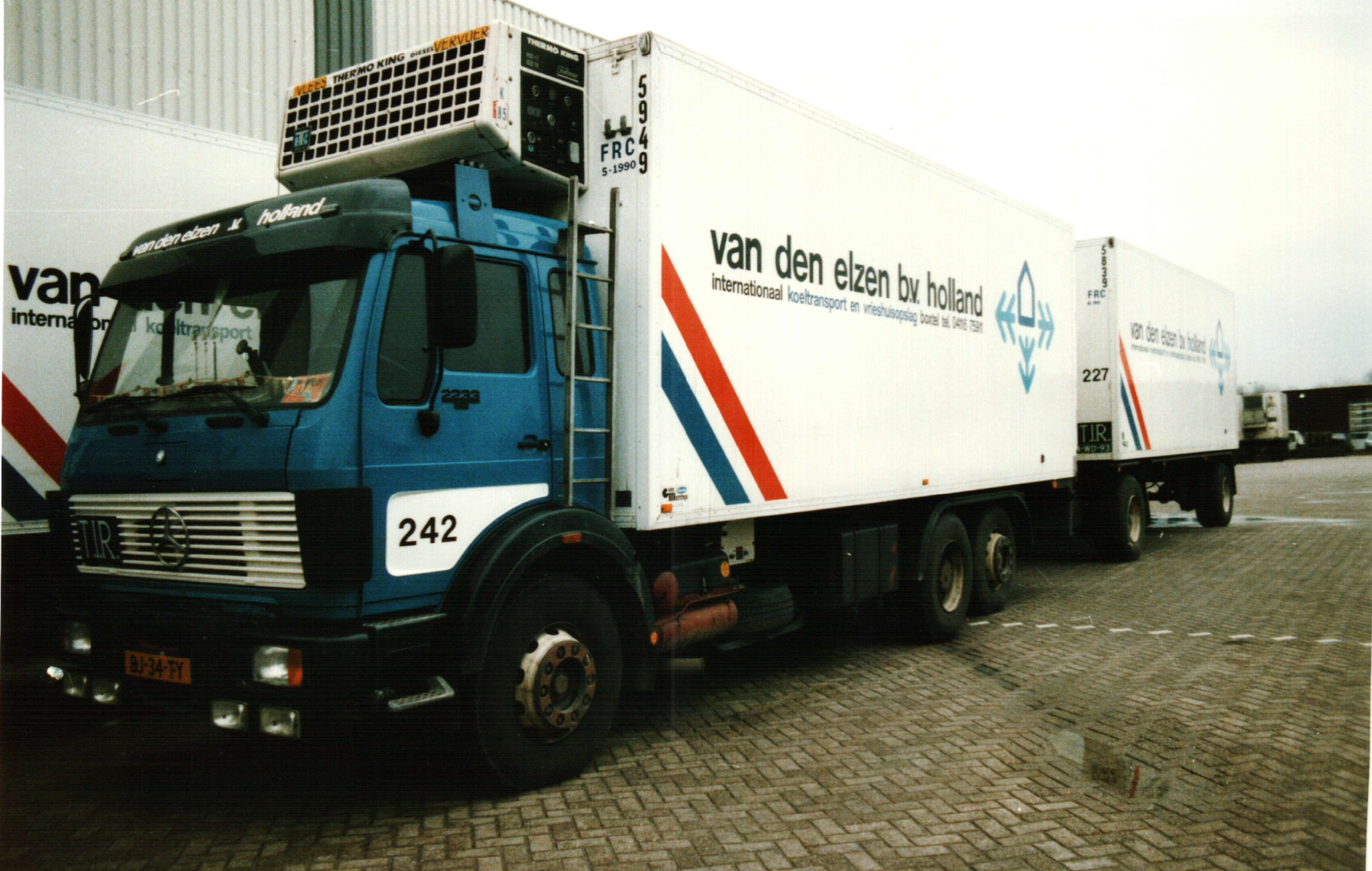 Nr. 242 [BJ-34-FY], met
      trailer 227