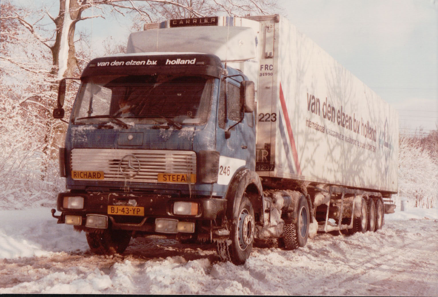 Nr. 246 [BJ-43-YP], met
      trailer 223